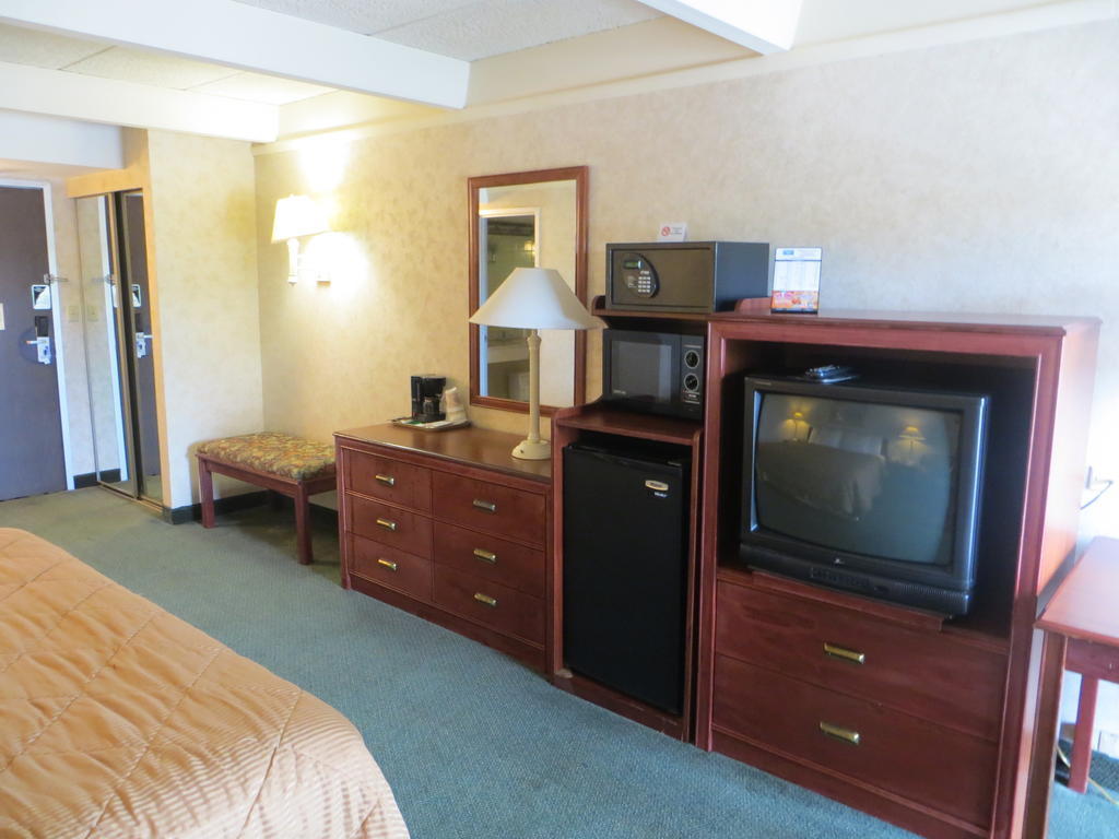 Rodeway Inn สคอคี ภายนอก รูปภาพ
